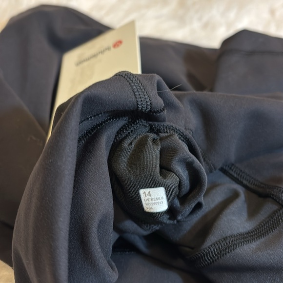 Lululemon Wunder Train High Rise Short 6”, Black, Size 14 - Picture 6 of 6